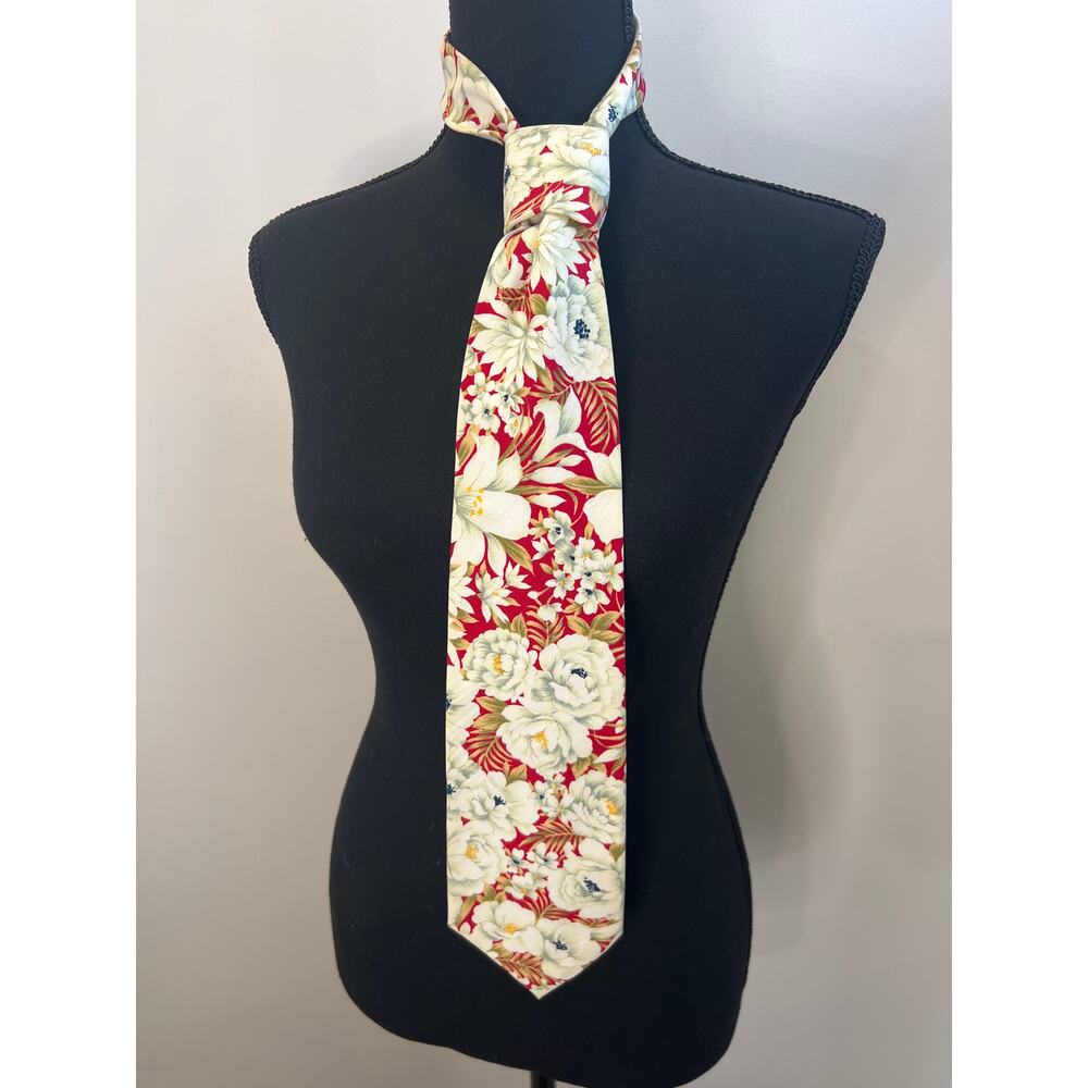 Vintage floral Boston Trader’s tie. Hawaiian cottage vibes!